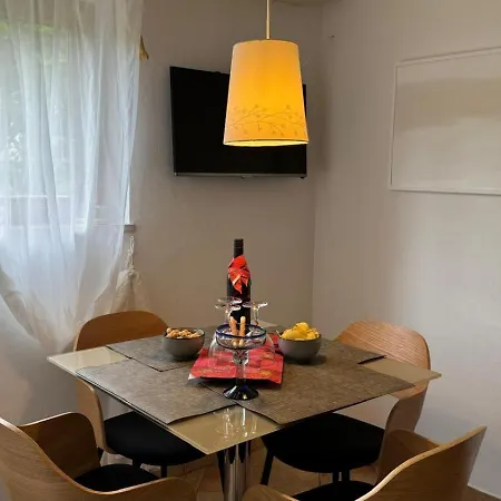 Oasis In Pjescana Uvala, 2 Min From The Sea Pola