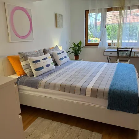 Appartamento Oasis In Pjescana Uvala, 2 Min From The Sea Pola