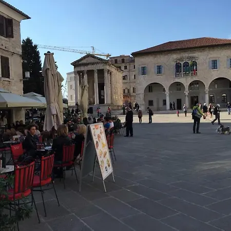 Oasis In Pjescana Uvala, 2 Min From The Sea Appartamento Pola